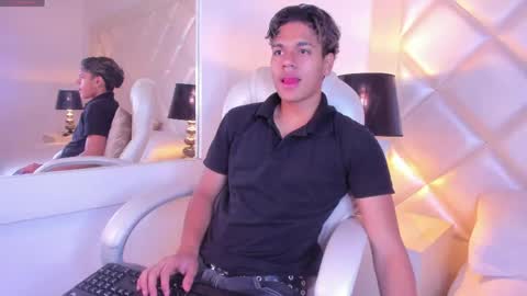 Snapshot of marco_deluxe chatting on May 22, 2:01 pm marco_deluxe online show from May 22, 2:01 pm