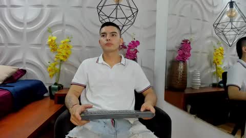 Snapshot of marcovitto chatting on December 30, 5:04 am marcovitto online show from December 30, 5:04 am