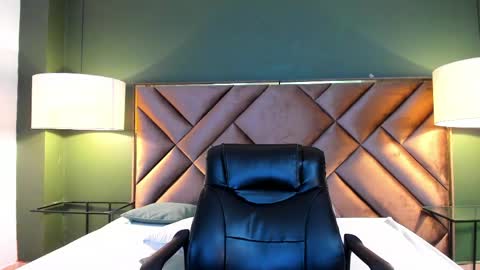 Snapshot of marcus_jeron chatting on June 4, 12:05 am marcus_jeron online show from June 4, 12:05 am