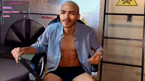 Snapshot of marcusrain_ chatting on October 9, 3:59 am Marcus online show from October 9, 3:59 am