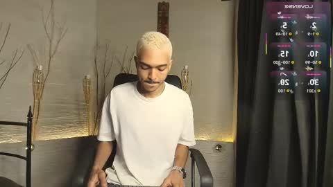 Snapshot of marcusrain_ chatting on October 19, 8:20 pm Marcus online show from October 19, 8:20 pm