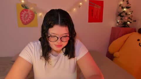 Snapshot of marcy_grey chatting on December 18, 9:54 pm danna online show from December 18, 9:54 pm