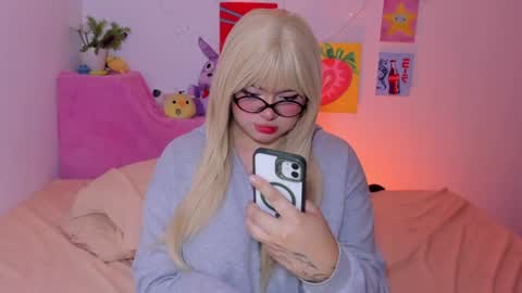 Snapshot of marcy_grey chatting on June 23, 6:44 am danna online show from June 23, 6:44 am