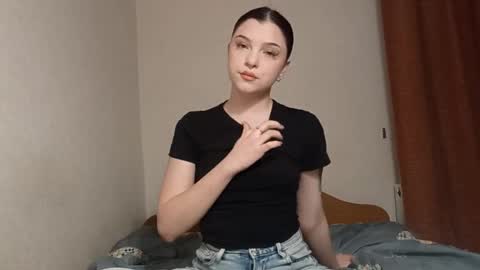 Mia online show from February 9, 4:44 pm