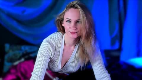 Snapshot of margaux_corsets6641000 chatting on December 26, 9:22 am margaux_corsets6641000 online show from December 26, 9:22 am