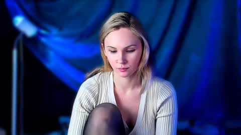 Snapshot of margaux_corsets6641000 chatting on December 26, 12:27 pm margaux_corsets6641000 online show from December 26, 12:27 pm