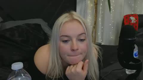 margot_robbie7 online show from December 23, 5:06 am