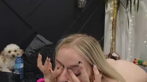 margot_robbie7 online show from February 9, 8:33 am