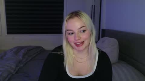 margot_robbie7 online show from November 19, 12:32 am