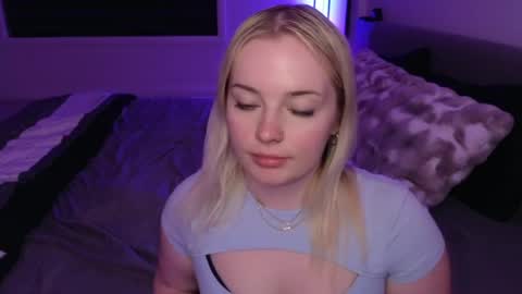 Snapshot of margot_robbie7 chatting on May 27, 1:24 am margot_robbie7 online show from May 27, 1:24 am