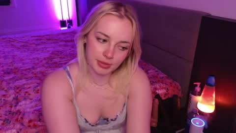 Snapshot of margot_robbie7 chatting on June 4, 1:00 am margot_robbie7 online show from June 4, 1:00 am