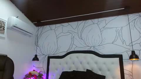 Snapshot of margot_smith chatting on March 24, 12:43 pm Margot online show from March 24, 12:43 pm