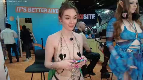 Snapshot of margotdiamond chatting on April 11, 6:12 pm online show from April 11, 6:12 pm