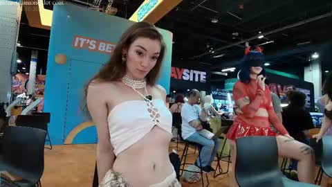 Snapshot of margotdiamond chatting on April 12, 6:24 pm online show from April 12, 6:24 pm