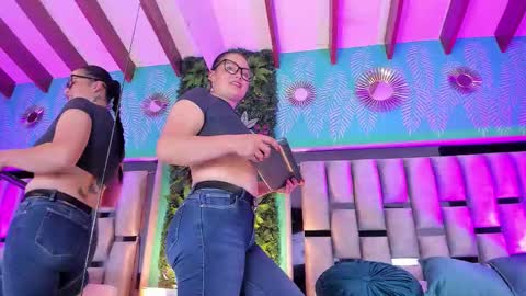 Snapshot of mari_cooper1 chatting on March 27, 9:58 pm Mari online show from March 27, 9:58 pm