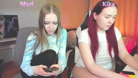 Snapshot of mari_kiku chatting on February 23, 7:28 pm Kiku and Marii - online show from February 23, 7:28 pm