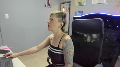 Snapshot of maria_fernandaxxx_ chatting on December 16, 12:16 pm Maria fernanda online show from December 16, 12:16 pm