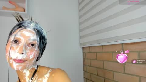 Snapshot of maria_sofii chatting on December 5, 6:32 am S O F I A model independent online show from December 5, 6:32 am