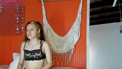 maria_turner1 online show from April 1, 10:05 am