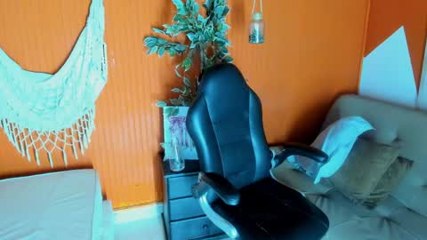 maria_turner1 online show from May 11, 4:04 pm