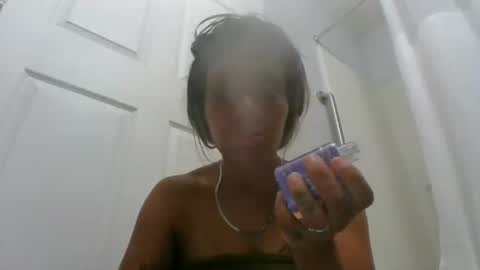 Snapshot of mariah255 chatting on July 4, 5:13 am Mariah online show from July 4, 5:13 am