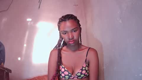 Snapshot of mariah586 chatting on November 9, 2:43 am Maria online show from November 9, 2:43 am