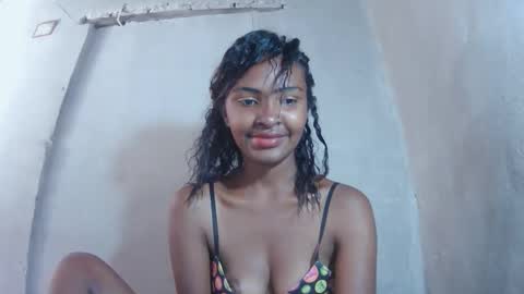 Snapshot of mariah586 chatting on November 17, 5:13 am Maria online show from November 17, 5:13 am