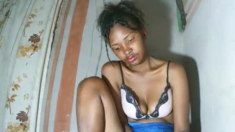 Snapshot of mariah586 chatting on November 23, 12:54 am Maria online show from November 23, 12:54 am