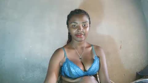 Snapshot of mariah586 chatting on February 2, 7:51 am Maria online show from February 2, 7:51 am