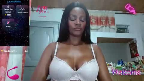 Snapshot of mariah_hellen chatting on August 6, 8:44 pm Alicia online show from August 6, 8:44 pm