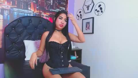 mariahlovato online show from February 5, 11:15 am