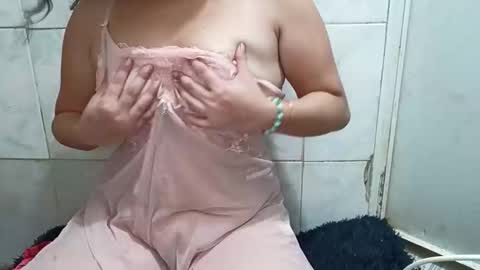 marialuzhot143 online show from June 4, 5:35 am
