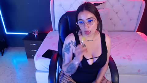 Snapshot of marian_stonee chatting on February 12, 11:09 pm marian online show from February 12, 11:09 pm