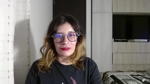 Snapshot of mariana124_ chatting on December 18, 6:14 pm Mariana online show from December 18, 6:14 pm