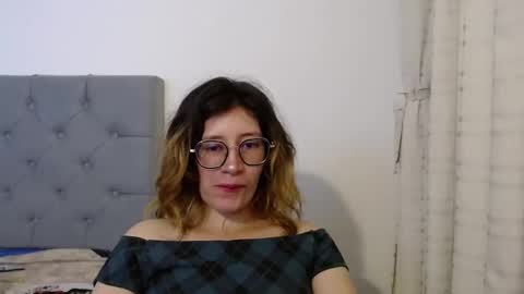 Snapshot of mariana124_ chatting on December 23, 9:08 pm Mariana online show from December 23, 9:08 pm