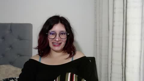 Snapshot of mariana124_ chatting on January 4, 6:30 am Mariana online show from January 4, 6:30 am