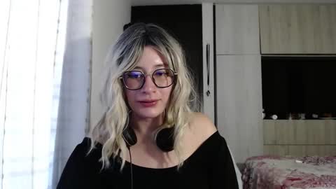 Snapshot of mariana124_ chatting on September 22, 10:01 pm Mariana online show from September 22, 10:01 pm