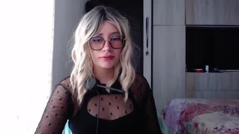 Snapshot of mariana124_ chatting on September 24, 7:06 pm Mariana online show from September 24, 7:06 pm