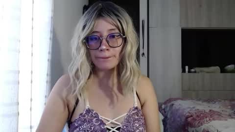 Snapshot of mariana124_ chatting on September 29, 6:02 pm Mariana online show from September 29, 6:02 pm