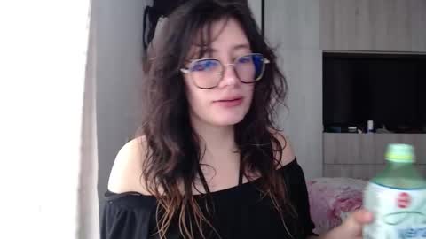 Snapshot of mariana124_ chatting on October 1, 6:58 pm Mariana online show from October 1, 6:58 pm