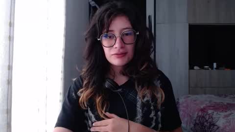 Snapshot of mariana124_ chatting on October 2, 1:40 pm Mariana online show from October 2, 1:40 pm