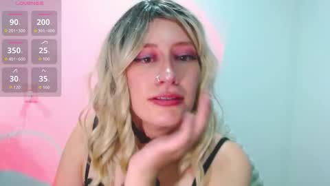 Snapshot of mariana124_ chatting on February 15, 1:02 am Mariana online show from February 15, 1:02 am