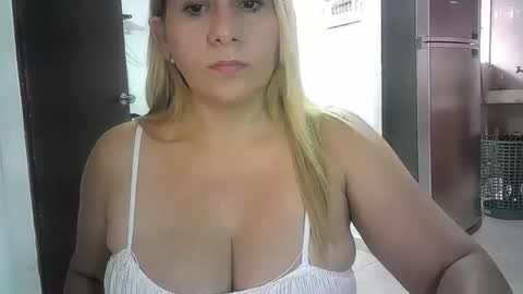 mariana995649 online show from May 13, 7:11 pm