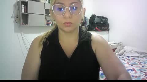 mariana995649 online show from May 17, 2:57 pm