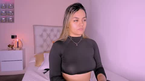 Mariana Roe online show from February 26, 3:32 am