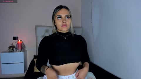 Mariana Roe online show from December 19, 11:01 pm