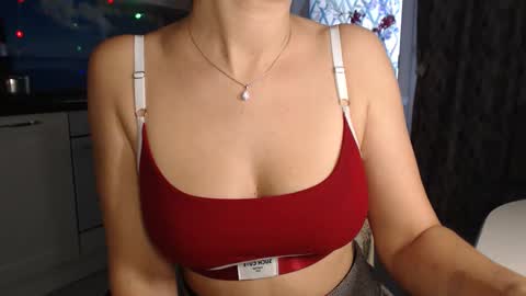 Snapshot of mariana_mur chatting on March 6, 8:52 am MarianaMur online show from March 6, 8:52 am