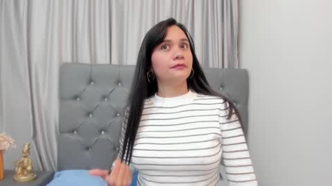 Snapshot of mariana_murillo__ chatting on January 3, 2:32 am Mariana online show from January 3, 2:32 am