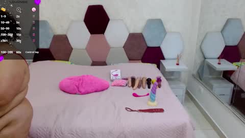 Snapshot of marianabbw_ chatting on September 23, 5:49 pm mariana online show from September 23, 5:49 pm