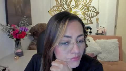 Snapshot of marianalopez81 chatting on February 20, 6:17 am Mariana Lopez online show from February 20, 6:17 am